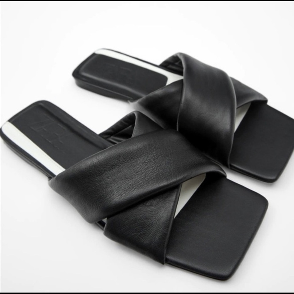 ZARA PADDED FLAT LEATHER SANDALS IN BLACK